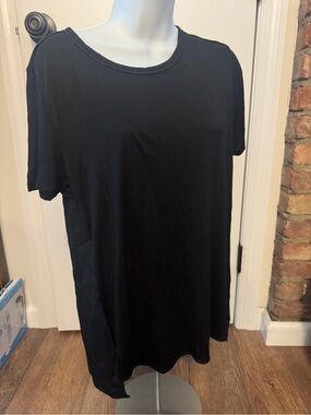Ann Taylor Black Short-Sleeve Crewneck Tee